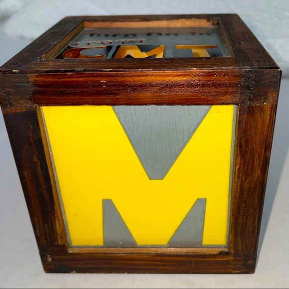 Rare 1997 CMT swag/promotional novelty plug-in night light - Picture 3 of 7